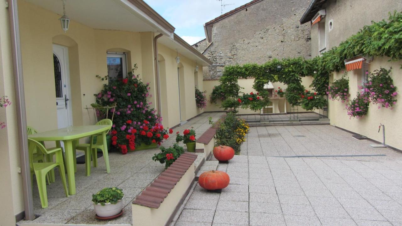 Les Glycines Bed & Breakfast Choloy Екстериор снимка